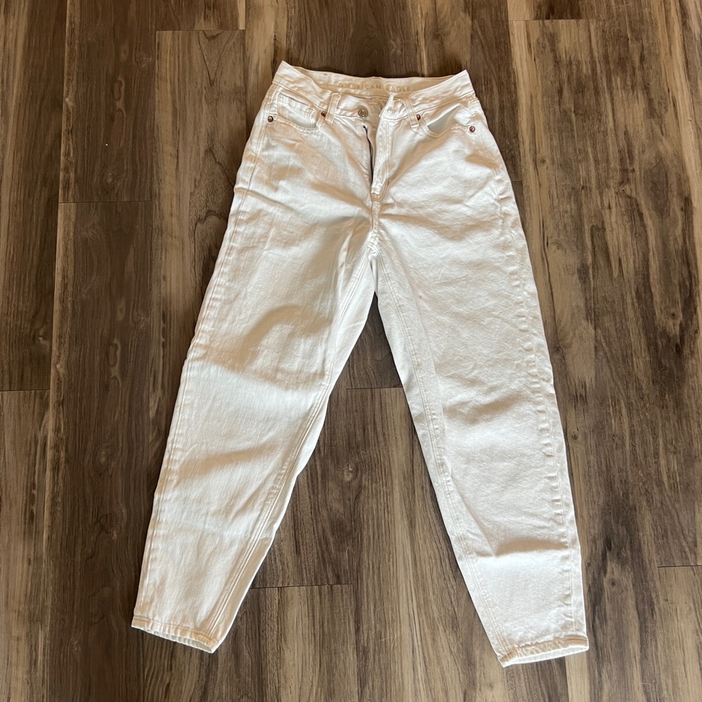 Mom Jeans American Eagle White